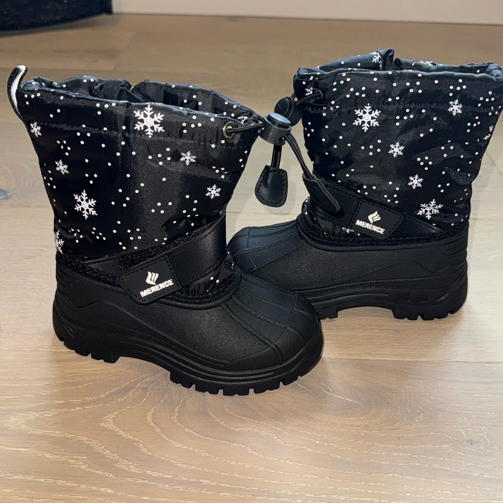NWT toddler winter boots